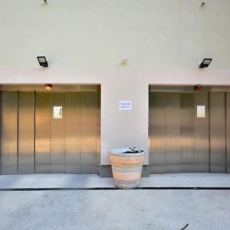 Brand New ! Seaside Apt With Poolview & Parking 布德瓦 外观 照片